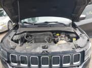 ✅ 2018 Jeep Compass Altitude • VIN: 3C4NJDBBXJT463583 • Lot: 42778529. Wystawiony na IAAI z przebiegiem 92 789 mil. Bezpłatny archiwum sprzedaży aukcyjnych z USA i szczegółowy raport historii pojazdu na DreamBid. Zdjęcie 10.