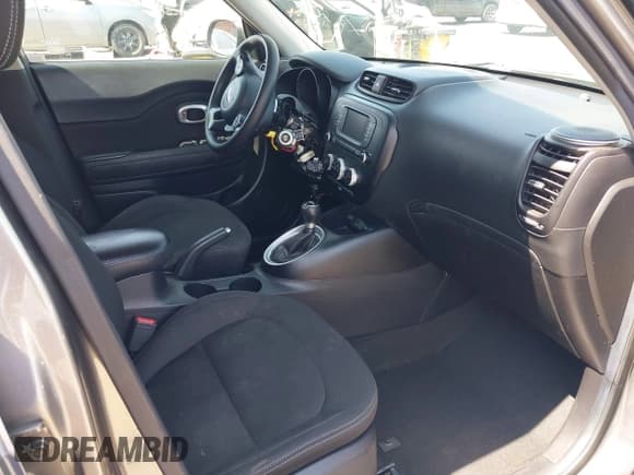 ✅ 2017 Kia Soul • VIN: KNDJN2A22H7502867 • Lot: 42587122. Listed on IAAI with 121,897 mi. Free auction sales archive from the USA and detailed vehicle history report at DreamBid. Image 5.