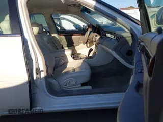 ✅ 2000 Cadillac DeVille • VIN: 1G6KF5491YU330931 • Lot: 43621786. Wystawiony na IAAI z przebiegiem 124 660 mil. Bezpłatny archiwum sprzedaży aukcyjnych z USA i szczegółowy raport historii pojazdu na DreamBid. Zdjęcie 5.