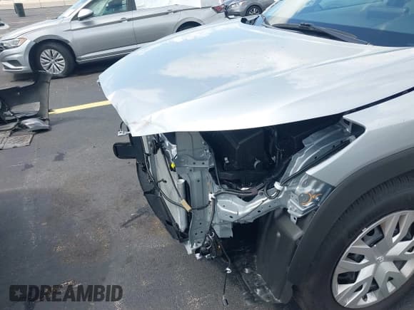 ✅ 2025 Toyota Corolla Cross L • VIN: 7MUAAAAG8SV137714 • Лот: 42753232. Опубликован ранее на IAAI с пробегом 862 миль. Бесплатный доступ к архиву аукционных продаж из США и подробный отчёт об истории автомобиля на DreamBid. Изображение 21.