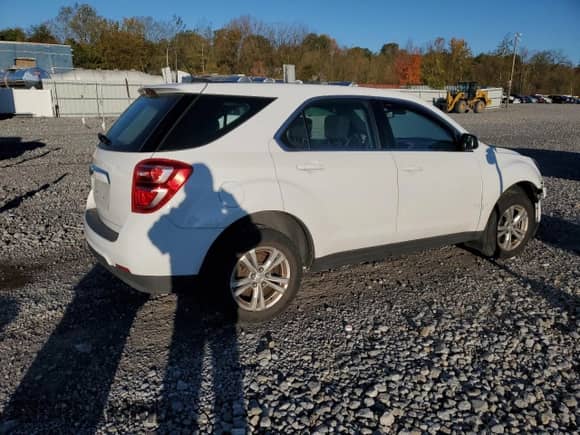 2017 Chevrolet Equinox LS с VIN 2GNALBEK2H1610622, выставлен на аукционе Copart как лот 82550045 с пробегом 118 207 миль миль и Списание • Salvage title. История ставок и продаж доступна на DreamBid. Изображение 3.