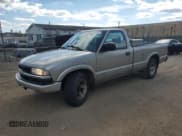 ✅ 1999 Chevrolet S-10 LS • VIN: 1GCCS14X2XK219383 • Лот: 47252605. Опубликован ранее на Copart с пробегом 299 328 миль. Бесплатный доступ к архиву аукционных продаж из США и подробный отчёт об истории автомобиля на DreamBid. Изображение 1.