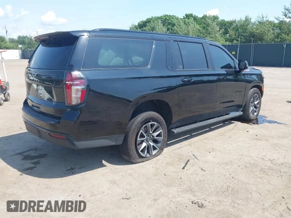 ✅ 2023 Chevrolet Suburban Z71 • VIN: 1GNSKDKD1PR556843 • Lot: 42646396. Listed on IAAI with 18,467 mi. Free auction sales archive from the USA and detailed vehicle history report at DreamBid. Image 4.