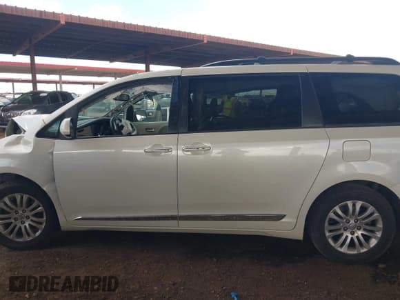 ✅ 2017 Toyota Sienna XLE Auto Access Seat • VIN: 5TDYZ3DC5HS859494 • Lot: 42807090. Listed on IAAI with Not provided. Free auction sales archive from the USA and detailed vehicle history report at DreamBid. Image 14.