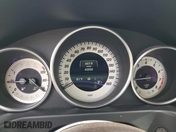 ✅ 2015 Mercedes-Benz E 350 Luxury • VIN: WDDHF8JB8FB125072 • Лот: 84438445. Опубликован ранее на Copart с пробегом 42 050 миль. Бесплатный доступ к архиву аукционных продаж из США и подробный отчёт об истории автомобиля на DreamBid. Изображение 9.