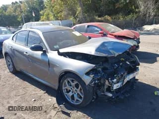 ✅ 2019 Alfa Romeo Giulia Ti • VIN: ZARFANBN9K7603929 • Lot: 43362561. Wystawiony na IAAI z przebiegiem Nie podano. Bezpłatny archiwum sprzedaży aukcyjnych z USA i szczegółowy raport historii pojazdu na DreamBid. Zdjęcie 1.