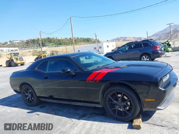 ✅ 2013 Dodge Challenger R/T • VIN: 2C3CDYBT4DH517881 • Lot: 41422647. Wystawiony na IAAI z przebiegiem 76 889 mil. Bezpłatny archiwum sprzedaży aukcyjnych z USA i szczegółowy raport historii pojazdu na DreamBid. Zdjęcie 14.