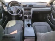 ✅ 2014 Volkswagen Passat S • VIN: 1VWAP7A36EC010813 • Lot: 69085815. Wystawiony na Copart z przebiegiem 146 934 mil. Bezpłatny archiwum sprzedaży aukcyjnych z USA i szczegółowy raport historii pojazdu na DreamBid. Zdjęcie 8.