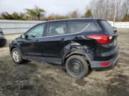 ✅ 2019 Ford Escape SE • VIN: 1FMCU9GD1KUA00613 • Lot: 92022385. Wystawiony na Copart z przebiegiem 99 552 mil. Bezpłatny archiwum sprzedaży aukcyjnych z USA i szczegółowy raport historii pojazdu na DreamBid. Zdjęcie 2.