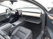 ✅ 2024 Tesla Model Y Long Range • VIN: 7SAYGAEE9RF180802 • Lot: 41221635. Wystawiony na IAAI z przebiegiem 8 078 mil. Bezpłatny archiwum sprzedaży aukcyjnych z USA i szczegółowy raport historii pojazdu na DreamBid. Zdjęcie 5.