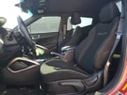 ✅ 2017 Hyundai Veloster • VIN: KMHTC6AD7HU320652 • Lot: 88948735. Wystawiony na Copart z przebiegiem 97 071 mil. Bezpłatny archiwum sprzedaży aukcyjnych z USA i szczegółowy raport historii pojazdu na DreamBid. Zdjęcie 7.