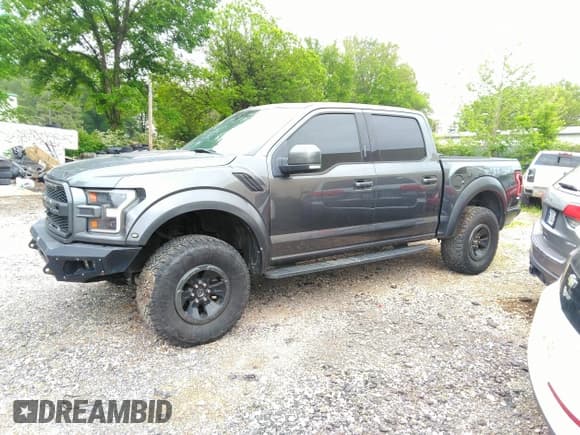 ✅ 2017 Ford F-150 Raptor • VIN: 1FTFW1RG8HFA31164 • Лот: 42125542. Опубликован ранее на IAAI с пробегом 164 745 миль. Бесплатный доступ к архиву аукционных продаж из США и подробный отчёт об истории автомобиля на DreamBid. Изображение 14.