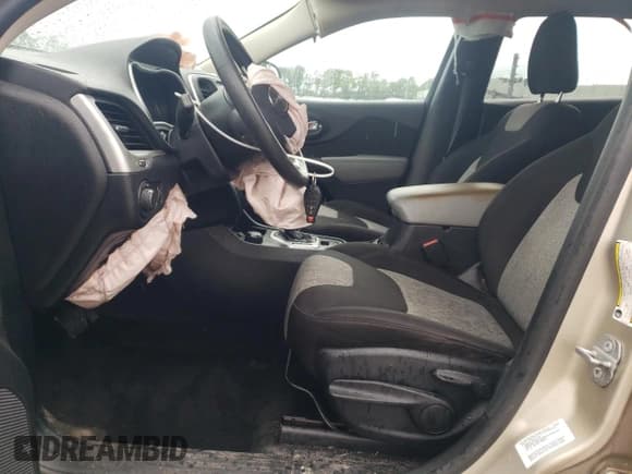 ✅ 2014 Jeep Cherokee Sport • VIN: 1C4PJMAB1EW272998 • Lot: 68180945. Wystawiony na Copart z przebiegiem 214 148 mil. Bezpłatny archiwum sprzedaży aukcyjnych z USA i szczegółowy raport historii pojazdu na DreamBid. Zdjęcie 7.