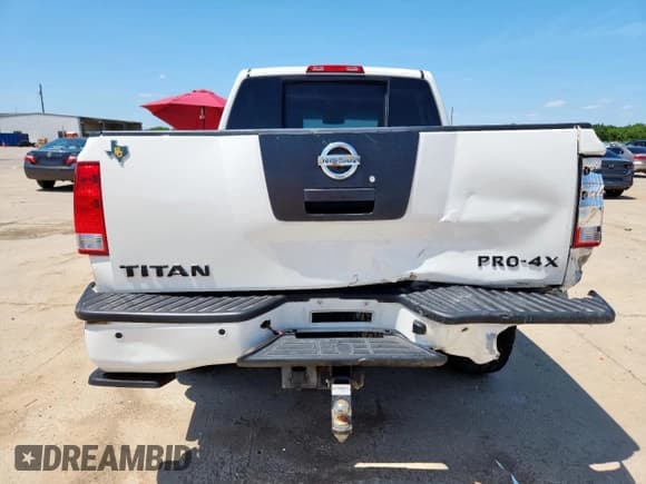 ✅ 2011 Nissan Titan Pro-4X • VIN: 1N6BA0EC0BN301945 • Лот: 58733695. Опубликован ранее на Copart с пробегом 205 752 миль. Бесплатный доступ к архиву аукционных продаж из США и подробный отчёт об истории автомобиля на DreamBid. Изображение 6.