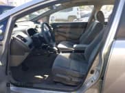 ✅ 2010 Honda Civic LX • VIN: 19XFA1F51AE068395 • Lot: 43529675. Wystawiony na IAAI z przebiegiem 139 000 mil. Bezpłatny archiwum sprzedaży aukcyjnych z USA i szczegółowy raport historii pojazdu na DreamBid. Zdjęcie 5.