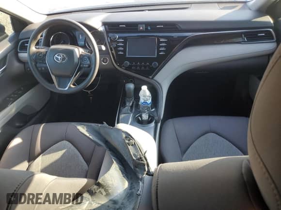 2019 Toyota Camry LE z VIN 4T1B11HK5KU794289, wystawiony jako Copart lot #69141015 z przebiegiem 43 768 mil mil oraz Szkoda całkowita • Salvage title. Historia ofert i sprzedaży dostępna na DreamBid. Obrazek 8.