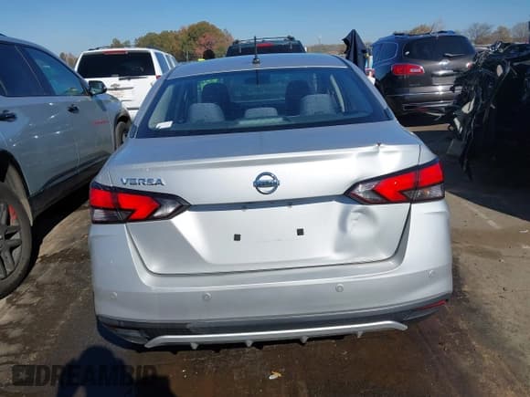✅ 2020 Nissan Versa S • VIN: 3N1CN8DV2LL902162 • Lot: 43671182. Listed on IAAI with 138,464 mi. Free auction sales archive from the USA and detailed vehicle history report at DreamBid. Image 16.