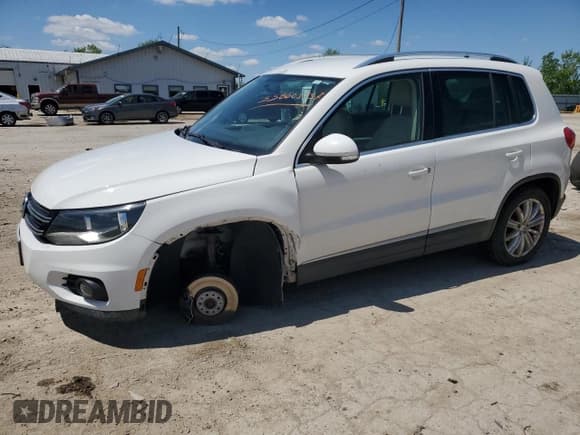 ✅ 2012 Volkswagen Tiguan S • VIN: WVGBV7AX6CW548810 • Lot: 55860395. Wystawiony na Copart z przebiegiem 115 787 mil. Bezpłatny archiwum sprzedaży aukcyjnych z USA i szczegółowy raport historii pojazdu na DreamBid. Zdjęcie 1.