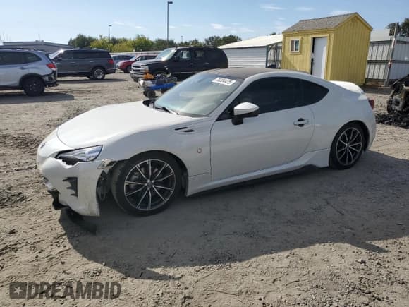 ✅ 2020 Toyota 86 • VIN: JF1ZNAA1XL8753892 • Lot: 70304425. Listed on Copart with 36,464 mi. Free auction sales archive from the USA and detailed vehicle history report at DreamBid. Image 1.