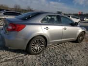 ✅ 2011 Suzuki Kizashi SE • VIN: JS2RF9A39B6110327 • Lot: 46541675. Wystawiony na Copart z przebiegiem 136 160 mil. Bezpłatny archiwum sprzedaży aukcyjnych z USA i szczegółowy raport historii pojazdu na DreamBid. Zdjęcie 3.