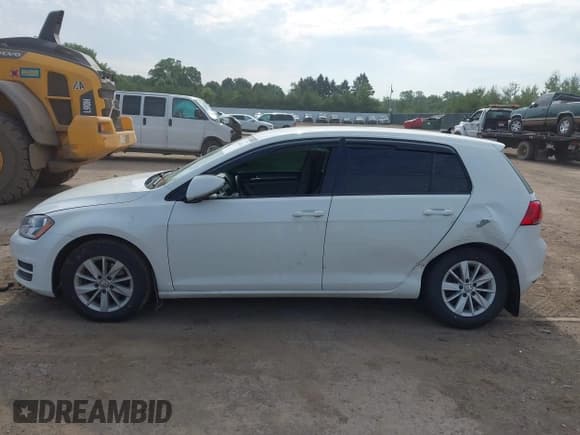 ✅ 2016 Volkswagen Golf TSI S • VIN: 3VW217AU6GM042855 • Lot: 42484442. Wystawiony na IAAI z przebiegiem 131 256 mil. Bezpłatny archiwum sprzedaży aukcyjnych z USA i szczegółowy raport historii pojazdu na DreamBid. Zdjęcie 15.