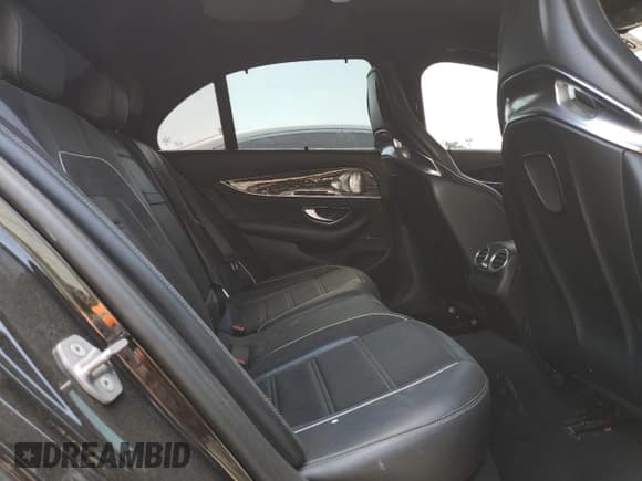 ✅ 2018 Mercedes-Benz E 63 S AMG • VIN: WDDZF8KB2JA291962 • Lot: 65618825. Wystawiony na Copart z przebiegiem 90 135 mil. Bezpłatny archiwum sprzedaży aukcyjnych z USA i szczegółowy raport historii pojazdu na DreamBid. Zdjęcie 10.