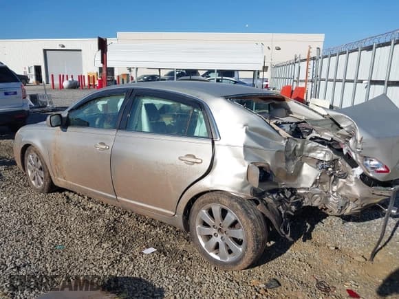 ✅ 2005 Toyota Avalon XLS • VIN: 4T1BK36B45U051526 • Lot: 41680419. Wystawiony na IAAI z przebiegiem 162 366 mil. Bezpłatny archiwum sprzedaży aukcyjnych z USA i szczegółowy raport historii pojazdu na DreamBid. Zdjęcie 6.