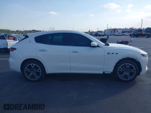 ✅ 2021 Maserati Levante • VIN: ZN661XUA2MX373359 • Лот: 43712426. Опубликован ранее на IAAI с пробегом 29 403 миль. Бесплатный доступ к архиву аукционных продаж из США и подробный отчёт об истории автомобиля на DreamBid. Изображение 14.