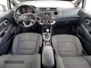 ✅ 2015 Kia Rio SX • VIN: KNADN5A33F6428768 • Lot: 43371585. Wystawiony na Copart z przebiegiem 141 318 mil. Bezpłatny archiwum sprzedaży aukcyjnych z USA i szczegółowy raport historii pojazdu na DreamBid. Zdjęcie 8.