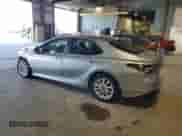 2023 Toyota Camry LE z VIN 4T1C11BK4PU104228, wystawiony jako Copart lot #86298635 z przebiegiem 135 420 mil mil oraz Szkoda całkowita • Salvage title. Historia ofert i sprzedaży dostępna na DreamBid. Obrazek 2.