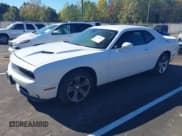 ✅ 2019 Dodge Challenger SXT • VIN: 2C3CDZAG4KH525230 • Lot: 43589020. Wystawiony na IAAI z przebiegiem Nie podano. Bezpłatny archiwum sprzedaży aukcyjnych z USA i szczegółowy raport historii pojazdu na DreamBid. Zdjęcie 2.