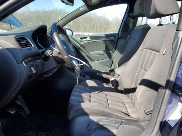 ✅ 2012 Volkswagen Golf GTI w/Conv & Sunroof PZEV • VIN: WVWGD7AJ8CW150328 • Lot: 48885535. Wystawiony na Copart z przebiegiem 145 522 mil. Bezpłatny archiwum sprzedaży aukcyjnych z USA i szczegółowy raport historii pojazdu na DreamBid. Zdjęcie 7.