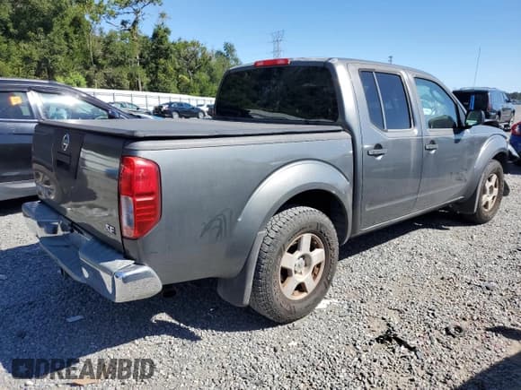 ✅ 2005 Nissan Frontier SE • VIN: 1N6AD07U75C401758 • Lot: 86328055. Wystawiony na Copart z przebiegiem 133 173 mil. Bezpłatny archiwum sprzedaży aukcyjnych z USA i szczegółowy raport historii pojazdu na DreamBid. Zdjęcie 3.
