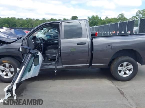 2024 Ram 1500 SLT z VIN 1C6RR6GG9RS135957, wystawiony jako IAAI lot #42376753 z przebiegiem 28 240 mil mil oraz . Historia ofert i sprzedaży dostępna na DreamBid. Obrazek 13.