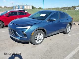 ✅ 2024 Buick Envista Preferred • VIN: KL47LAE23RB219228 • Lot: 43472411. Wystawiony na IAAI z przebiegiem 9 628 mil. Bezpłatny archiwum sprzedaży aukcyjnych z USA i szczegółowy raport historii pojazdu na DreamBid. Zdjęcie 2.