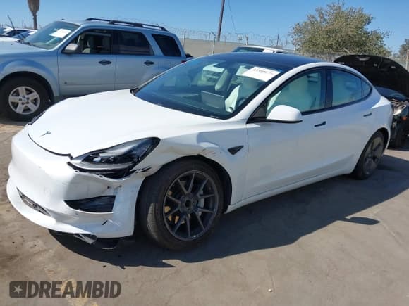 ✅ 2021 Tesla Model 3 Standard Range Plus • VIN: 5YJ3E1EA6MF069661 • Lot: 43395274. Wystawiony na IAAI z przebiegiem 44 955 mil. Bezpłatny archiwum sprzedaży aukcyjnych z USA i szczegółowy raport historii pojazdu na DreamBid. Zdjęcie 17.