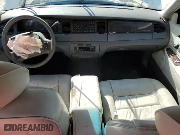 ✅ 1998 Lincoln Town Car Signature • VIN: 1LNFM82W0WY734500 • Lot: 70578805. Listed on Copart with Not provided. Free auction sales archive from the USA and detailed vehicle history report at DreamBid. Image 8.