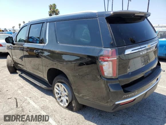 ✅ 2022 Chevrolet Suburban LT • VIN: 1GNSCCKD5NR111820 • Lot: 64240194. Wystawiony na Copart z przebiegiem Nie podano. Bezpłatny archiwum sprzedaży aukcyjnych z USA i szczegółowy raport historii pojazdu na DreamBid. Zdjęcie 2.