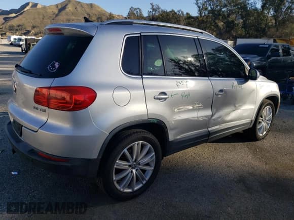 ✅ 2012 Volkswagen Tiguan LE • VIN: WVGAV7AX2CW580035 • Lot: 47297205. Listed on Copart with 118,211 mi. Free auction sales archive from the USA and detailed vehicle history report at DreamBid. Image 3.