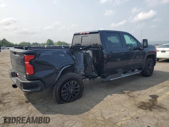 ✅ 2025 Chevrolet Silverado 2500HD LTZ • VIN: 2GC4KPE77S1204795 • Lot: 67735235. Wystawiony na Copart z przebiegiem 5 600 mil. Bezpłatny archiwum sprzedaży aukcyjnych z USA i szczegółowy raport historii pojazdu na DreamBid. Zdjęcie 3.