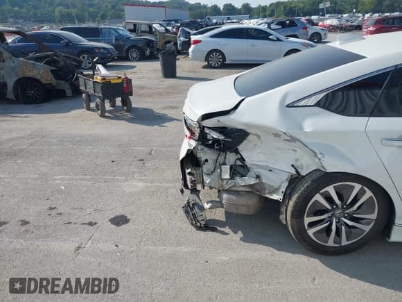 ✅ 2019 Honda Accord Touring • VIN: 1HGCV3F90KA013626 • Lot: 43214189. Wystawiony na IAAI z przebiegiem 126 242 mil. Bezpłatny archiwum sprzedaży aukcyjnych z USA i szczegółowy raport historii pojazdu na DreamBid. Zdjęcie 6.