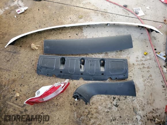 ✅ 2024 Hyundai Tucson SEL • VIN: 5NMJB3DE9RH422755 • Lot: 79806224. Wystawiony na Copart z przebiegiem 14 923 mil. Bezpłatny archiwum sprzedaży aukcyjnych z USA i szczegółowy raport historii pojazdu na DreamBid. Zdjęcie 13.