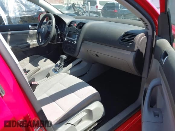 ✅ 2008 Volkswagen Rabbit S • VIN: WVWDB71K28W212346 • Lot: 43005715. Listed on IAAI with 274,038 mi. Free auction sales archive from the USA and detailed vehicle history report at DreamBid. Image 5.