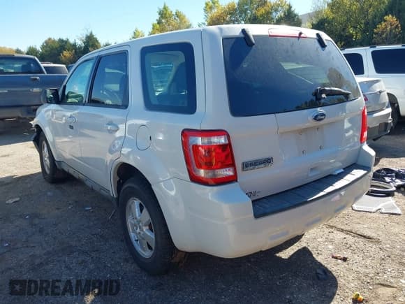 ✅ 2009 Ford Escape XLS • VIN: 1FMCU02789KD04279 • Lot: 43502857. Listed on IAAI with 84,804 mi. Free auction sales archive from the USA and detailed vehicle history report at DreamBid. Image 3.