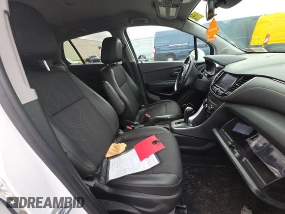 ✅ 2022 Chevrolet Trax LT • VIN: KL7CJPSM6NB519792 • Lot: 43944791. Wystawiony na IAAI z przebiegiem 39 769 mil. Bezpłatny archiwum sprzedaży aukcyjnych z USA i szczegółowy raport historii pojazdu na DreamBid. Zdjęcie 3.