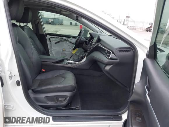 2022 Toyota Camry XLE z VIN 4T1F11AK6NU044951, wystawiony jako IAAI lot #42666463 z przebiegiem 37 559 mil mil oraz . Historia ofert i sprzedaży dostępna na DreamBid. Obrazek 5.