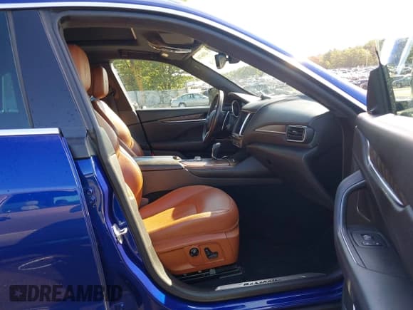 ✅ 2017 Maserati Levante • VIN: ZN661XUL3HX226863 • Lot: 43364761. Listed on IAAI with 50,201 mi. Free auction sales archive from the USA and detailed vehicle history report at DreamBid. Image 5.