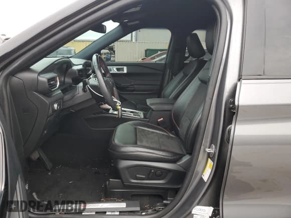 ✅ 2022 Ford Explorer ST-Line • VIN: 1FMSK7KH6NGB71246 • Lot: 91639755. Wystawiony na Copart z przebiegiem 47 436 mil. Bezpłatny archiwum sprzedaży aukcyjnych z USA i szczegółowy raport historii pojazdu na DreamBid. Zdjęcie 7.