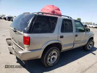 2002 Chevrolet Blazer LS z VIN 1GNDT13W22K190722, wystawiony jako Copart lot #68576164 z przebiegiem 124 420 mil mil oraz Szkoda całkowita • Salvage title. Historia ofert i sprzedaży dostępna na DreamBid. Obrazek 3.