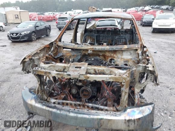 ✅ 2019 Chevrolet Silverado 1500 LT • VIN: 1GCPWCED0KZ116422 • Lot: 42883220. Wystawiony na IAAI z przebiegiem Nie podano. Bezpłatny archiwum sprzedaży aukcyjnych z USA i szczegółowy raport historii pojazdu na DreamBid. Zdjęcie 6.